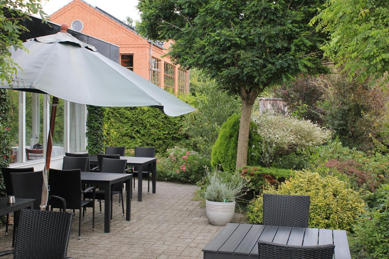 Lyng Dal Hotel Og Restaurant Ry Buitenkant foto